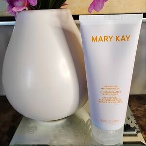 Mary Kay After-Sun Gel in White Tube